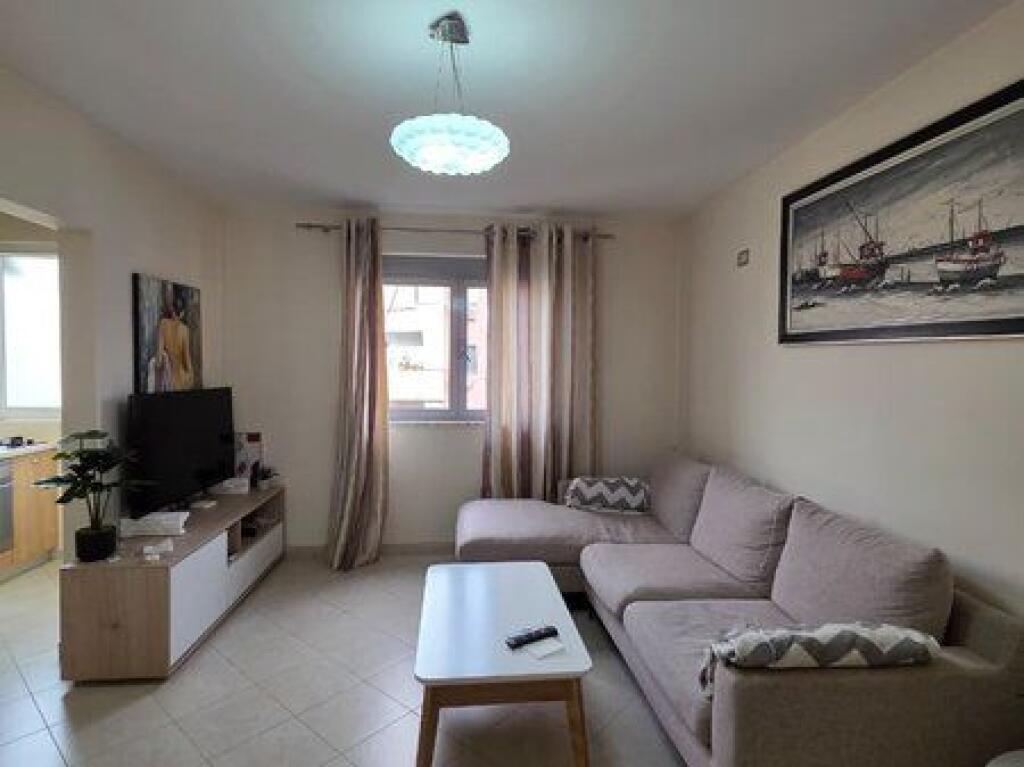 Shitet, Apartament 1+1, Oxhaku , Tiranë