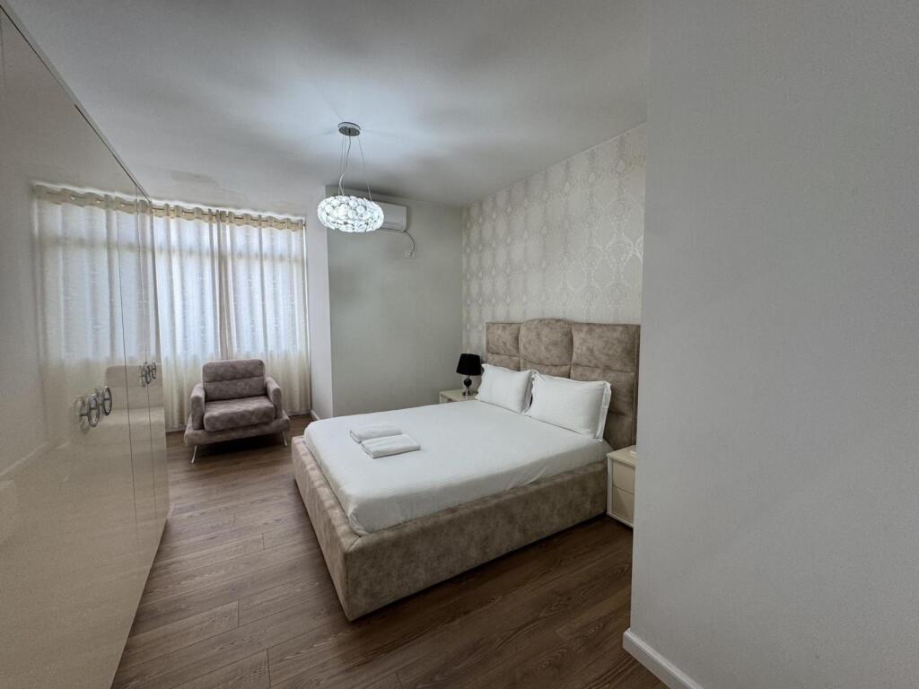 Appartamento duplex in vendita vicino a Petro Nini!
