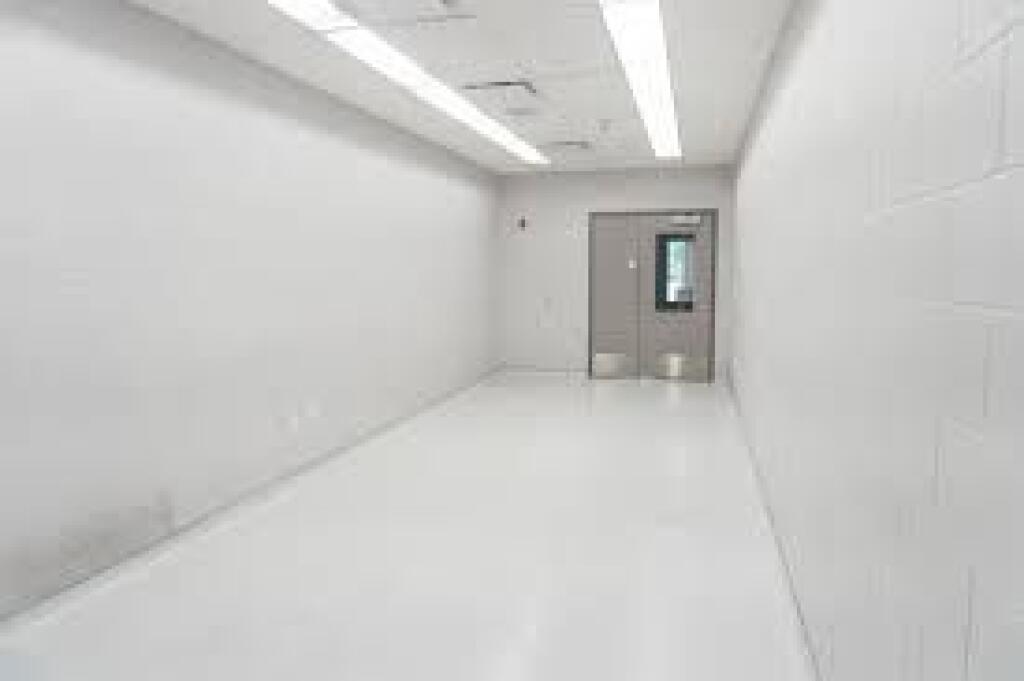 Zyre Me Qera Tek Blloku (ID BZ2463) Tirane.