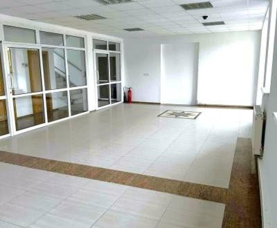 Zyre Me Qera Tek Blloku (ID BZ2463) Tirane.