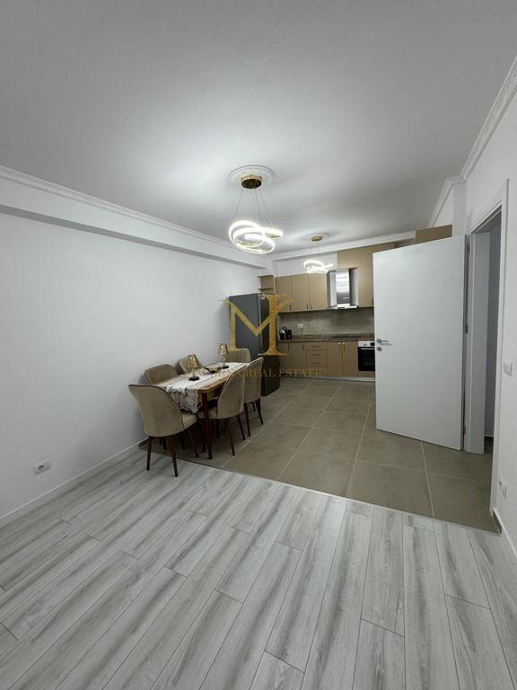 Jepet me qira apartament 3+1 +2 tualete , në Durrës, pranë stacionit të trenit.