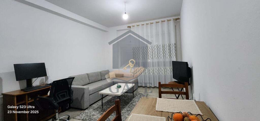 Jepet me qira apartament 2+1 – Kati 2, pallat i ri me ashensor, pranë Spitalit