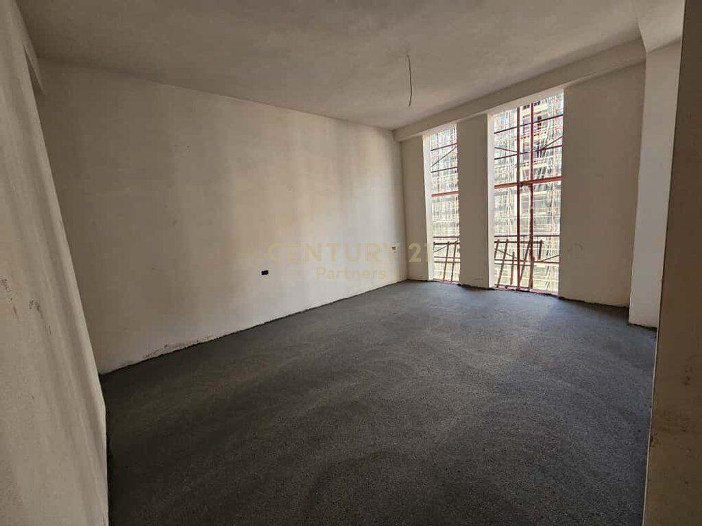 Apartment 2+1+2 for sale near Globe, Riverside Residence