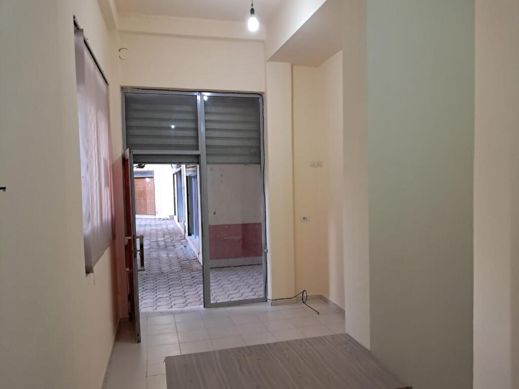 Negozio in Affitto a Lungo Termine - Cole, Vlore