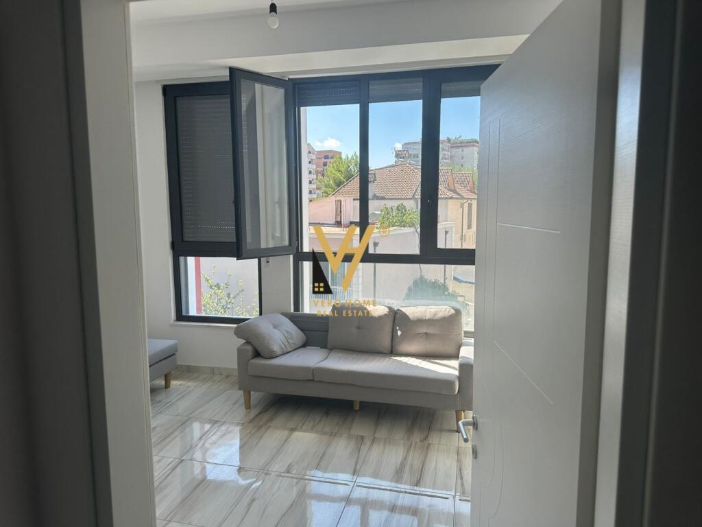 OFFICE 134 M2 FOR RENT AT ALI DEMI 650 EURO