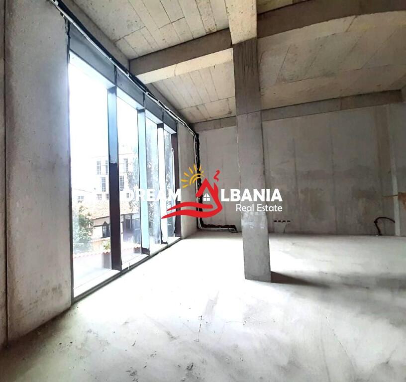 Zyre me qera ne rrugen e Barrikadave, prane gjimnazit Sami Frasheri, Tirane (ID 42611013)