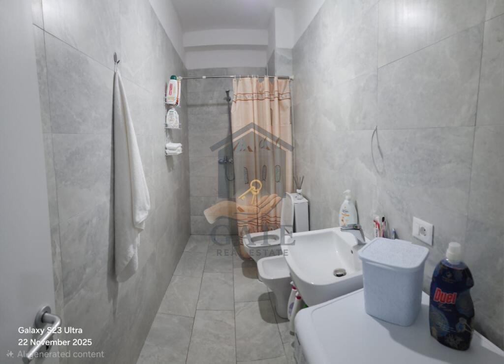 Jepet me qira apartament 2+1 – Kati 2, pallat i ri me ashensor, pranë Spitalit