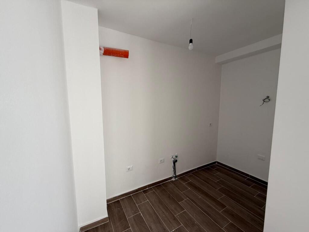 Jepet me qira apartament 1+1 te Rruga “5 Maji”
