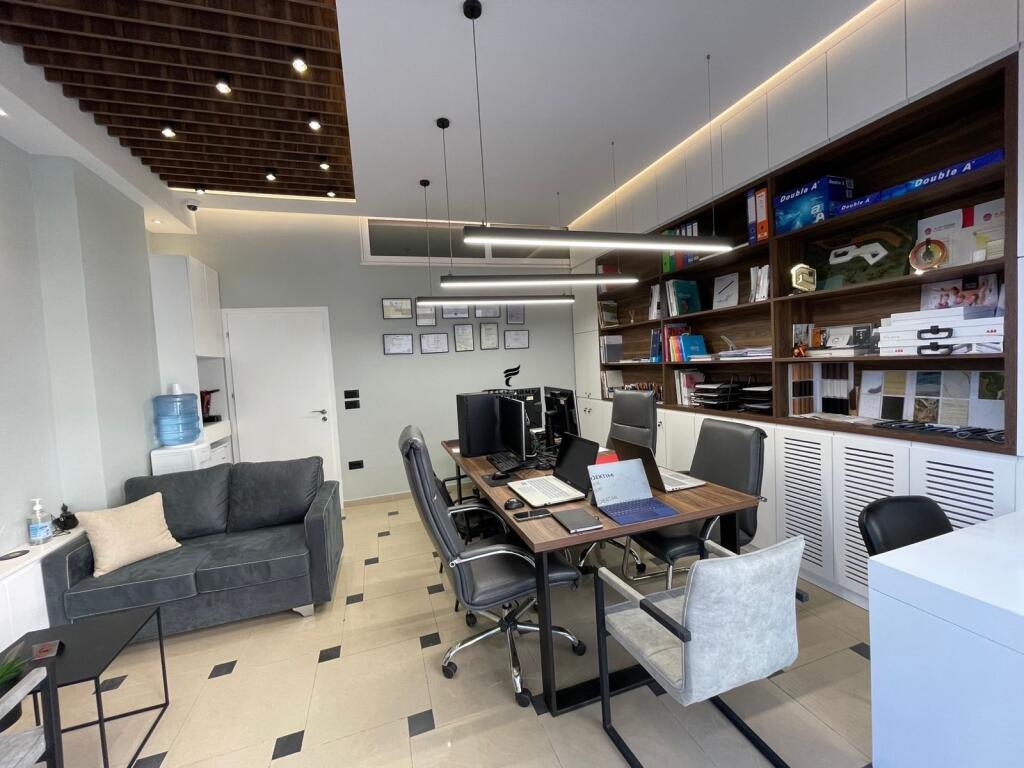 NEGOZIO IN VENDITA 42M2 KODRA E DIELLIT 90.000 EURO