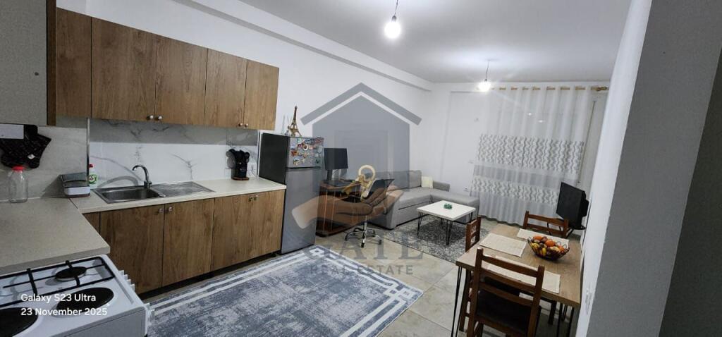 Jepet me qira apartament 2+1 – Kati 2, pallat i ri me ashensor, pranë Spitalit