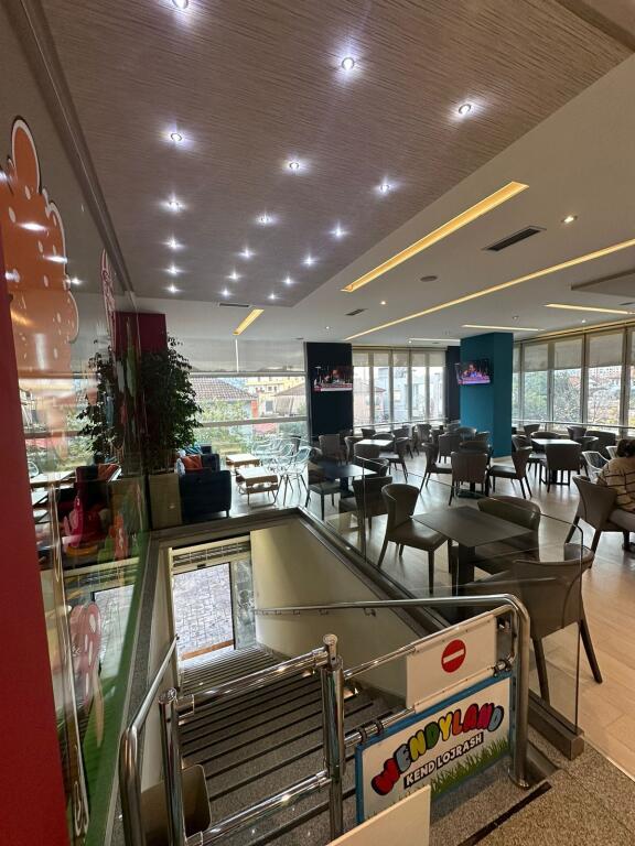 Locale commerciale in affitto – Yzberisht, Via “3 Martiri”