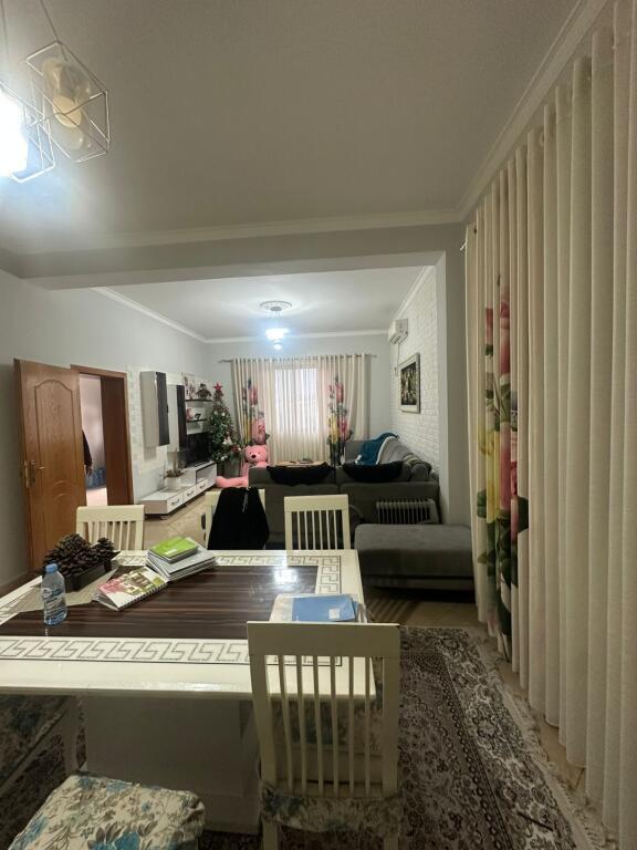 Vendesi in vendita a due piani a Babrru