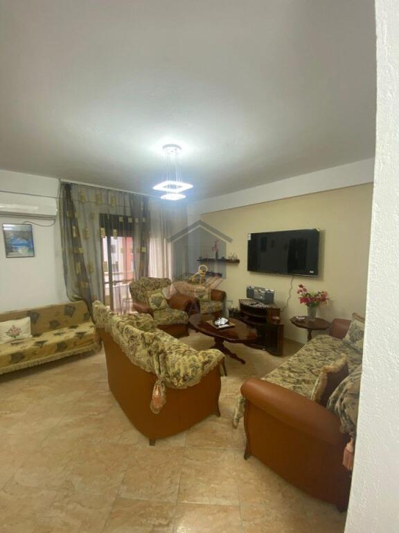 Apartament 1+1 me qira – Plazh Ilira, kati i 7 me ashensor