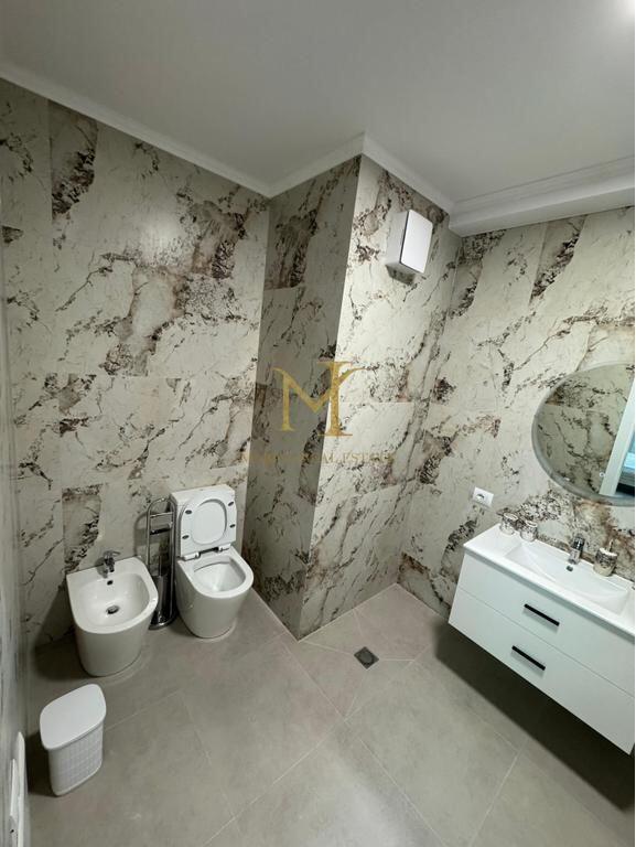 Jepet me qira apartament 3+1 +2 tualete , në Durrës, pranë stacionit të trenit.