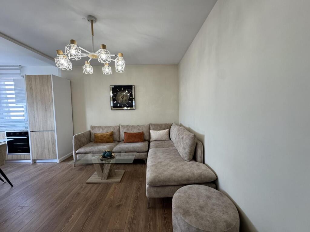 Appartamento duplex in vendita vicino a Petro Nini!
