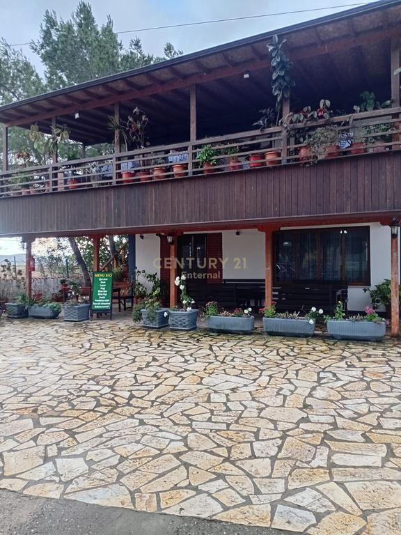 Vendesi Hotel / Ristorante + Terreno a Divjake 290.000 €