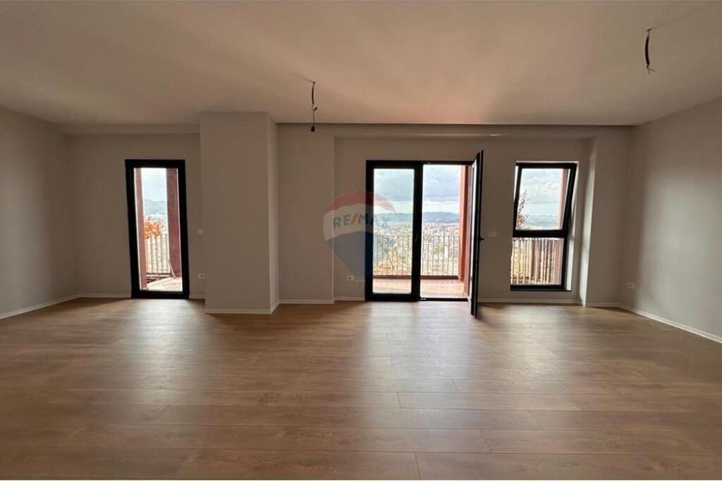 Office for rent at TIRANA GARDEN BUILDING!