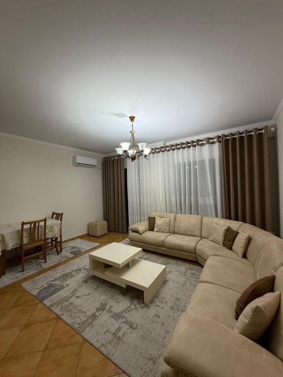 Apartament 2+1 per qera te Komuna e Parisit