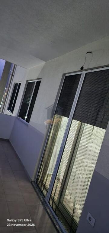 Jepet me qira apartament 2+1 – Kati 2, pallat i ri me ashensor, pranë Spitalit