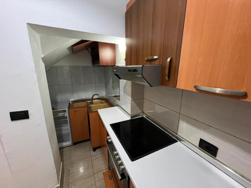 Jepet Gazonier me Qera tek Rruga e Kavajes