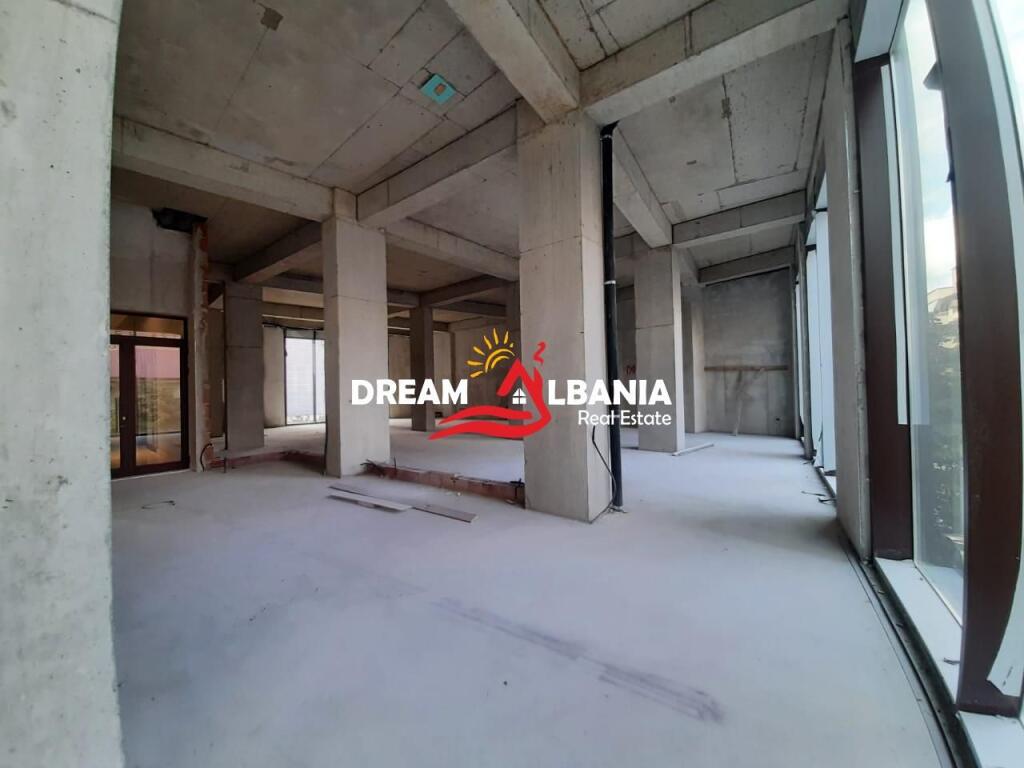 Zyre me qera ne rrugen e Barrikadave, prane gjimnazit Sami Frasheri, Tirane (ID 42611013)