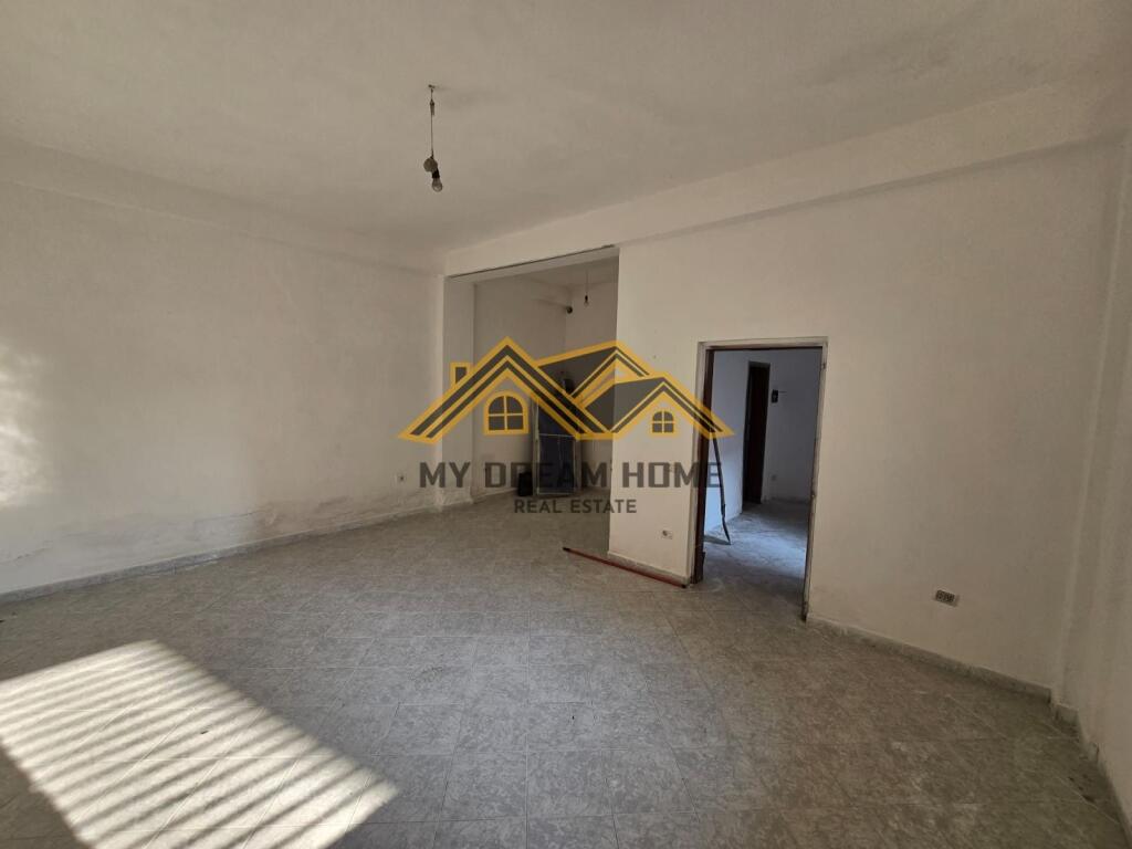 SHITET OBJEKT+TRUALL PRANE VALA PARK STADIUMI DURRES!