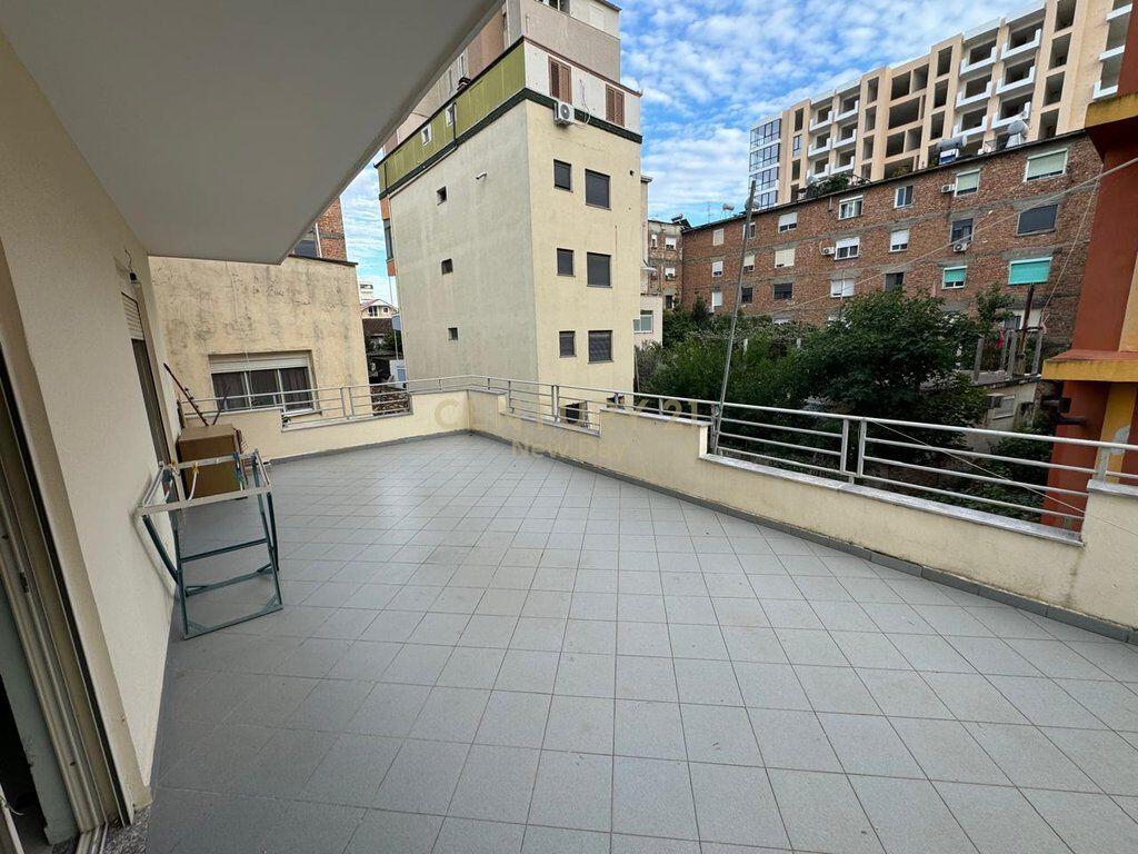 Jepet me qira Apartament 3+1+2 zona Ish-Rajoni.