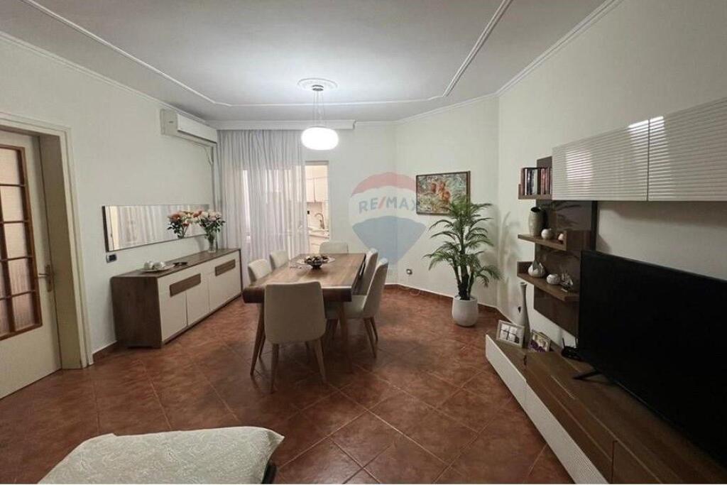 Apartament - Për Shitje - Komuna e Parisit, Tiranë ID: 530191068-89