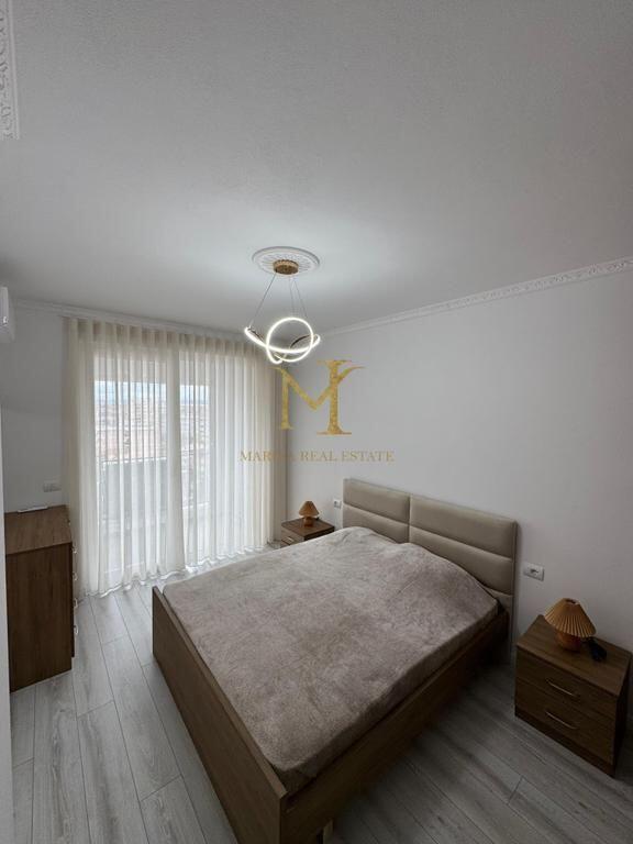 Jepet me qira apartament 3+1 +2 tualete , në Durrës, pranë stacionit të trenit.