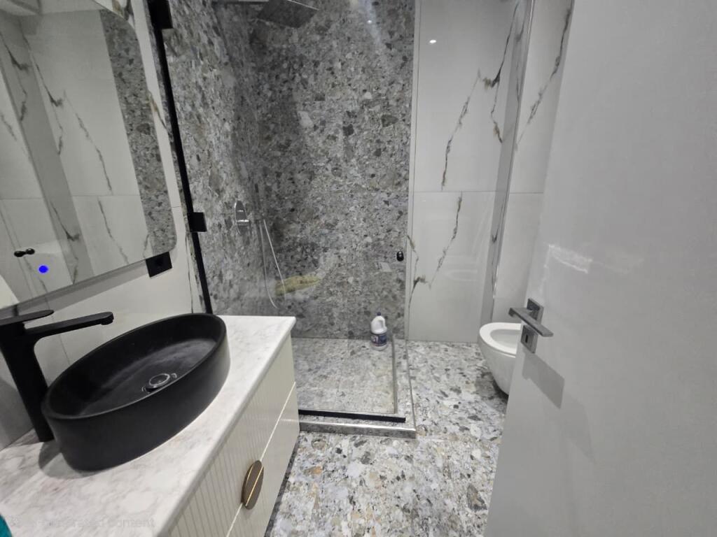 APARTAMENT 2+1+2+ POST PARKIMI | ME QIRA | LIQENI I FARKËS