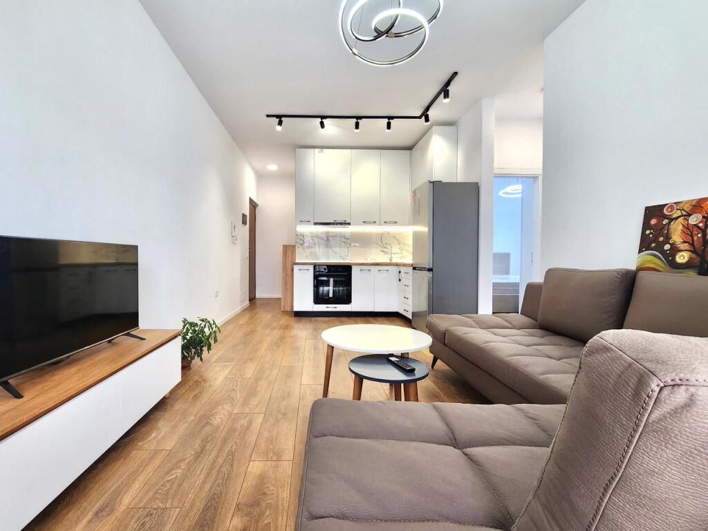 SUPER APARTAMENT NEW Hera e Pare me Qira: 2+1 &amp; Ballkon || (📍Pazari i ri Qendër - Rr.Beqir lugo) || 79.500 lekë || 100% e Re✨