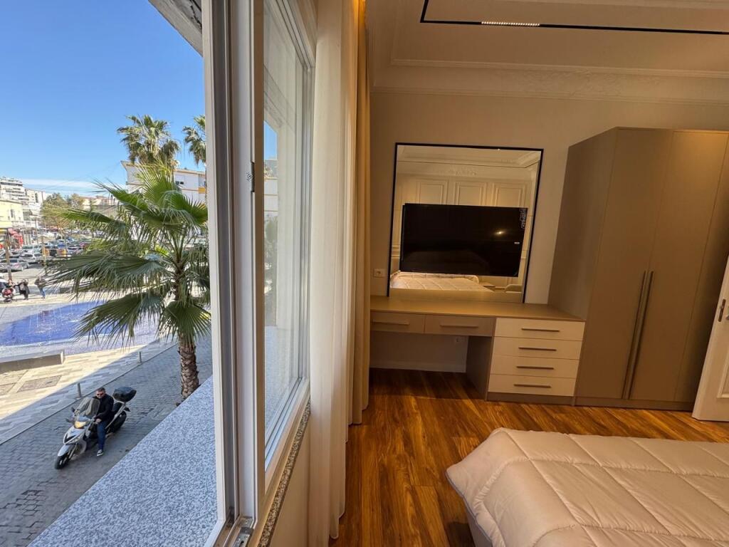 Jepet me qira apartament luksoz 2+1 në qendër të Durrësit