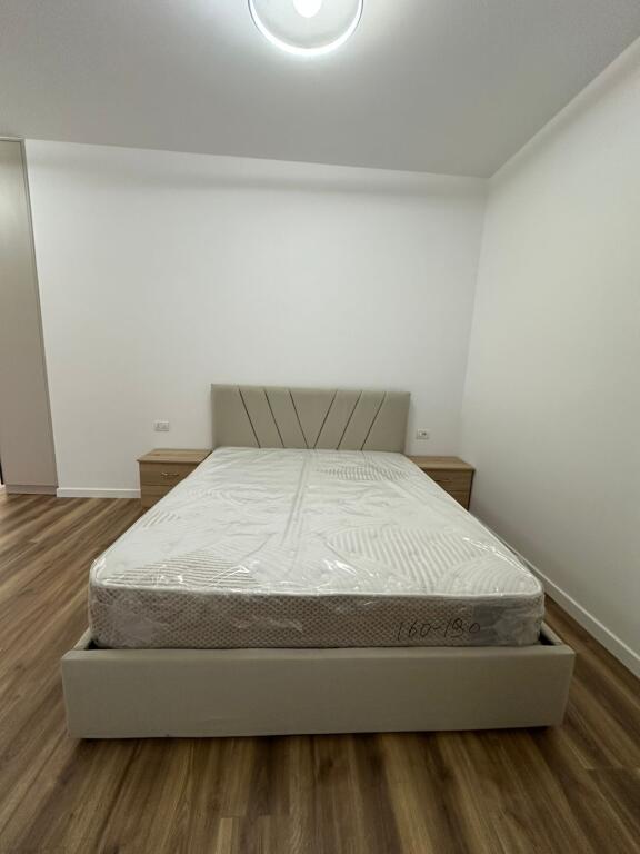 2+1, luxury furnished, near the red school, 1050 euros with parking