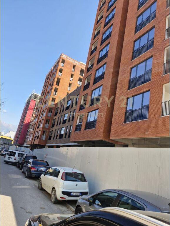 APPARTAMENTO 2+1+2 , IN VENDITA IN VIA SIRI KODRA 166.400 € Sup. Totale  104m2