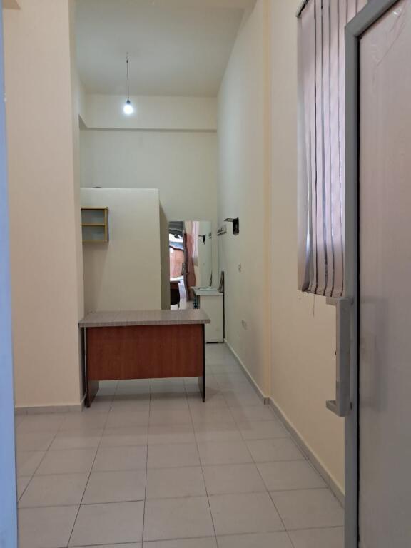 Negozio in Affitto a Lungo Termine - Cole, Vlore