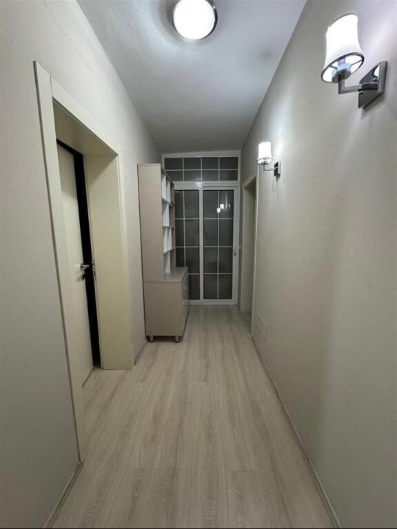 Apartament 2+1 me qera tek kryqezimi i 5 Majit