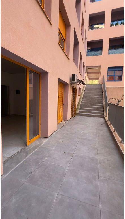 Locale Commerciale in Affitto ad Ali Demi presso il Complesso Mangalem, Tirana 300 € /Mese