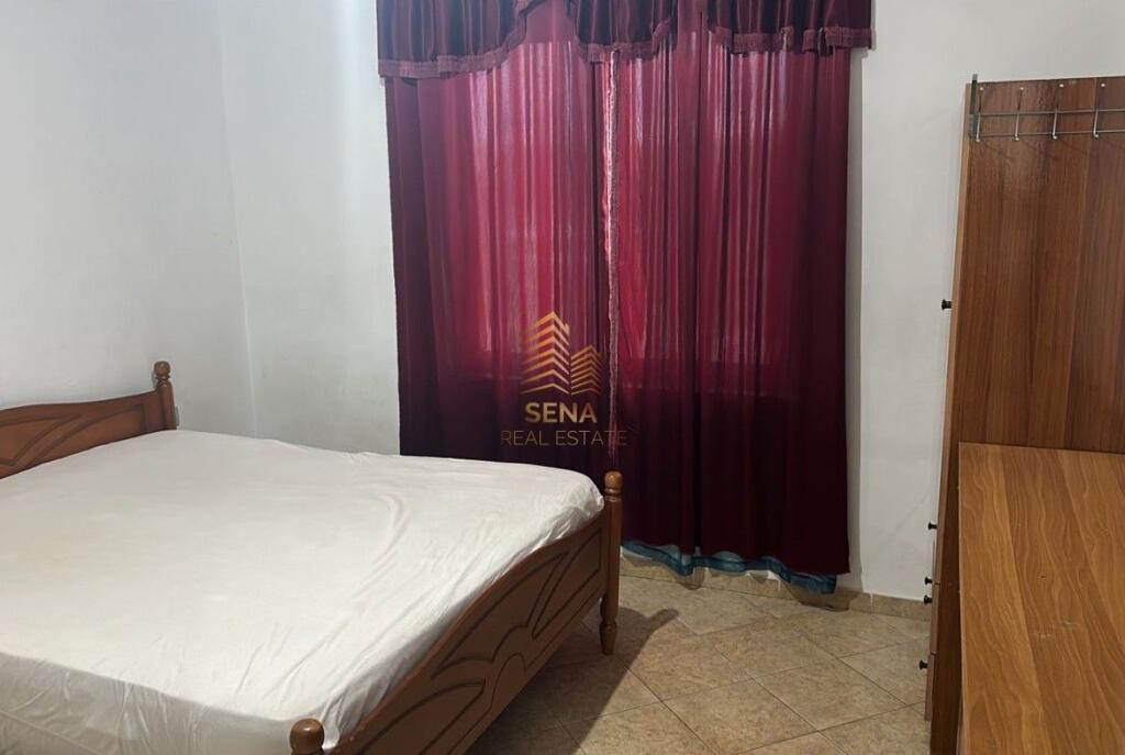 Qira, Hyrje Private 2+1, Ne fund te rruges 5 Maji, 350 Euro/muaj