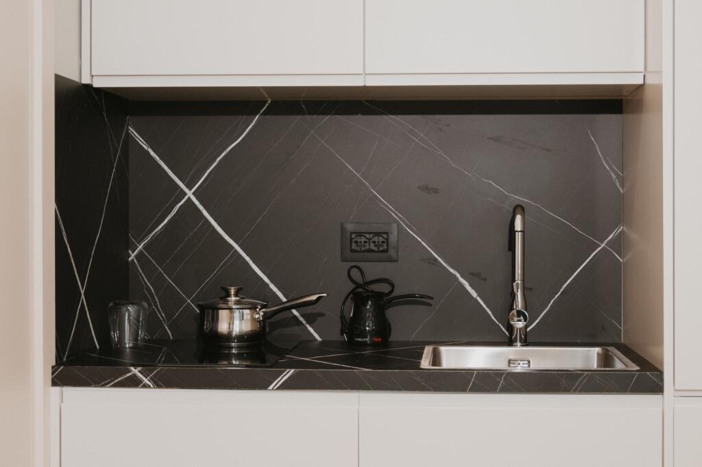 Jepen me qera dy garsoniere  me ambjent gatimi myslym shyri