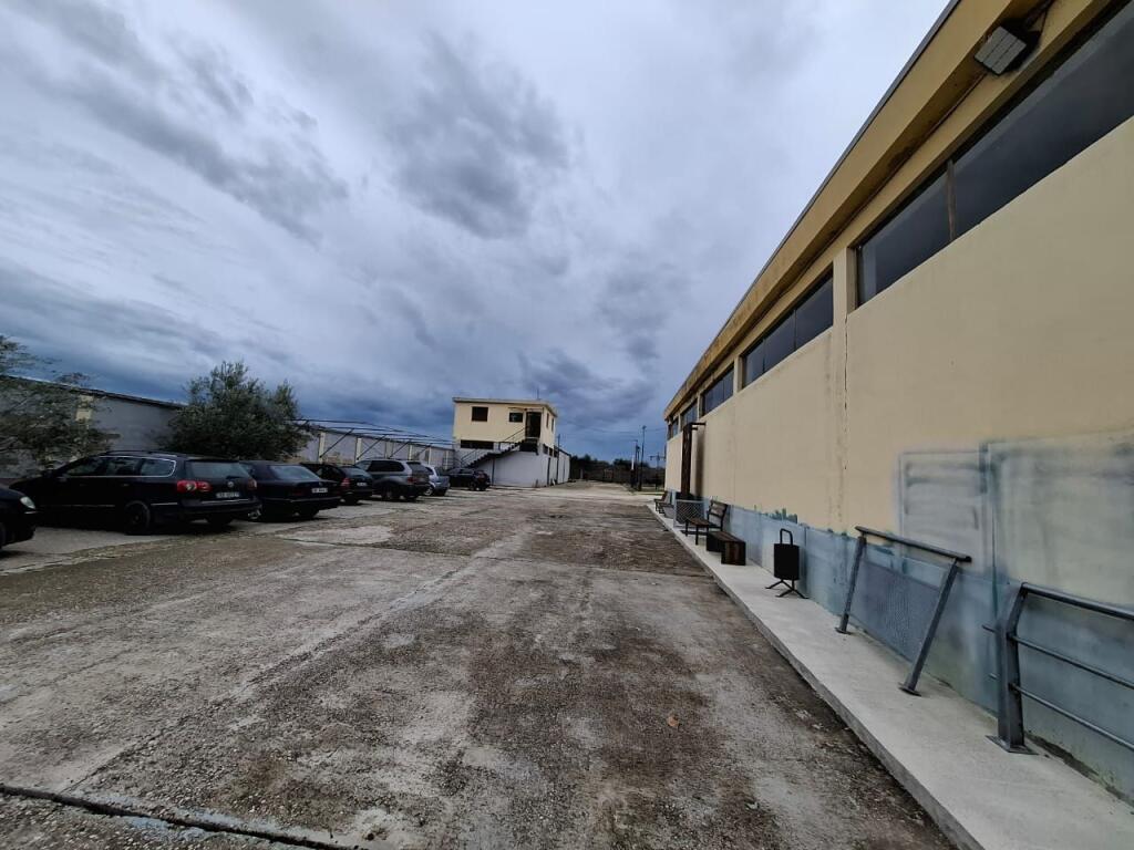 Magazinë Industriale në Shitje