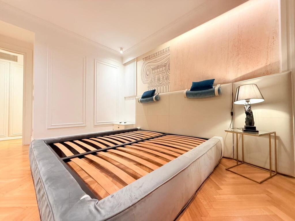 🏡 Shitet apartament modern 2+1  me verandë të madhe,pranë Kopshtit Botanik