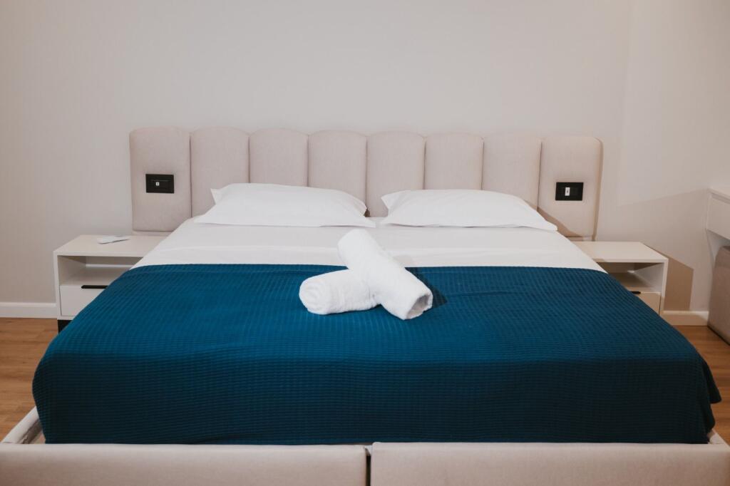 Jepen dy garsionere me qira ne Myslym Shyri