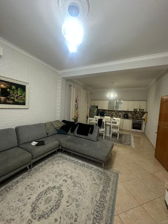 Vendesi in vendita a due piani a Babrru