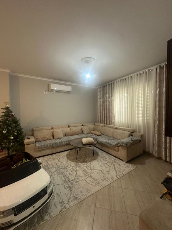 Vendesi in vendita a due piani a Babrru