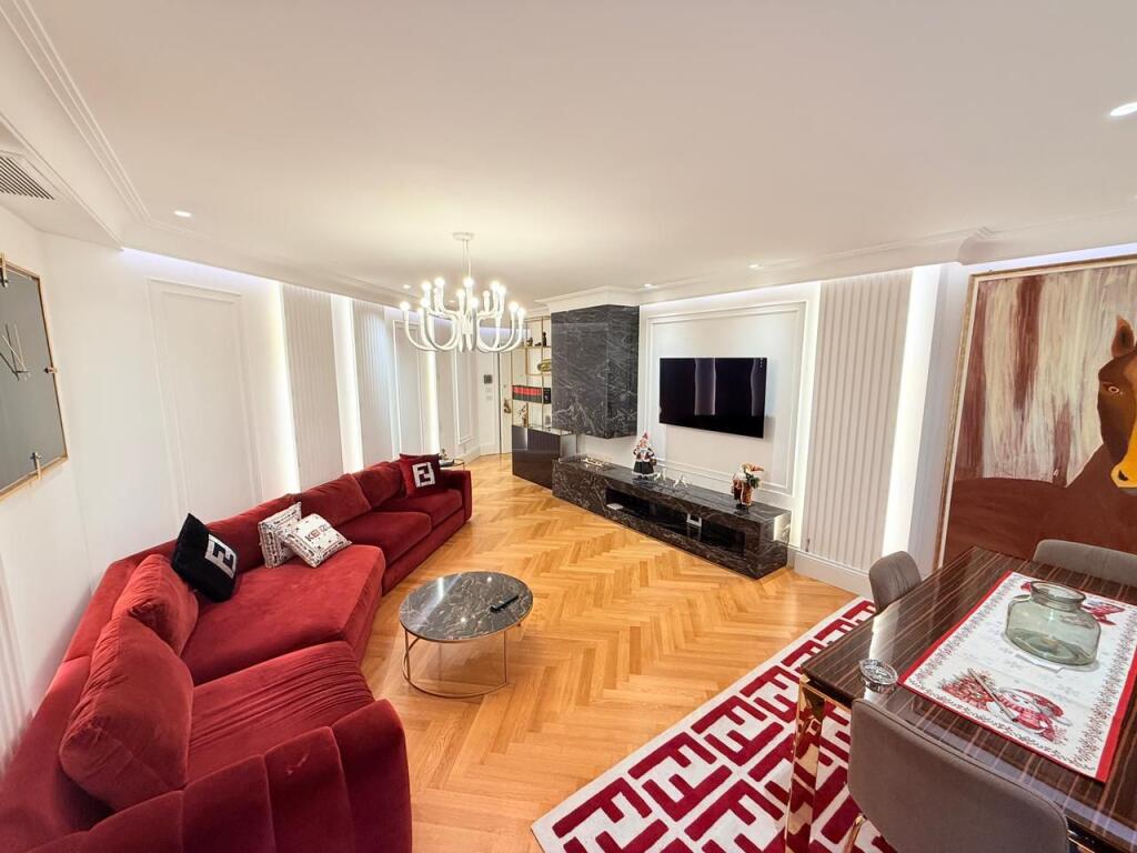 🏡 Shitet apartament modern 2+1  me verandë të madhe,pranë Kopshtit Botanik