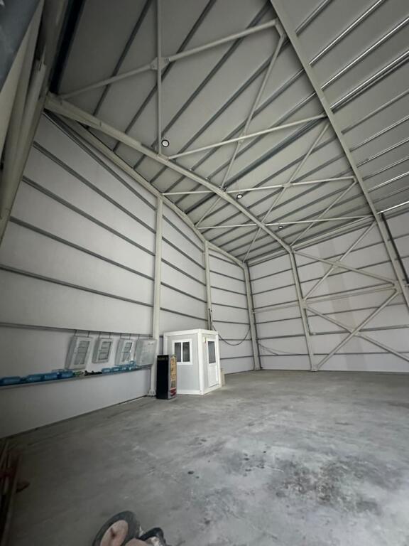 🏭 Jepet Kapanon 760 m² Industrial me Qira – Prush 📍
