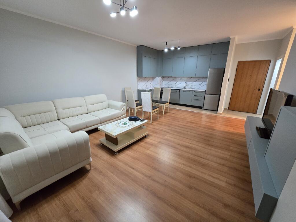Jepet me qira apartament 2+1 në qendër të Durrësit