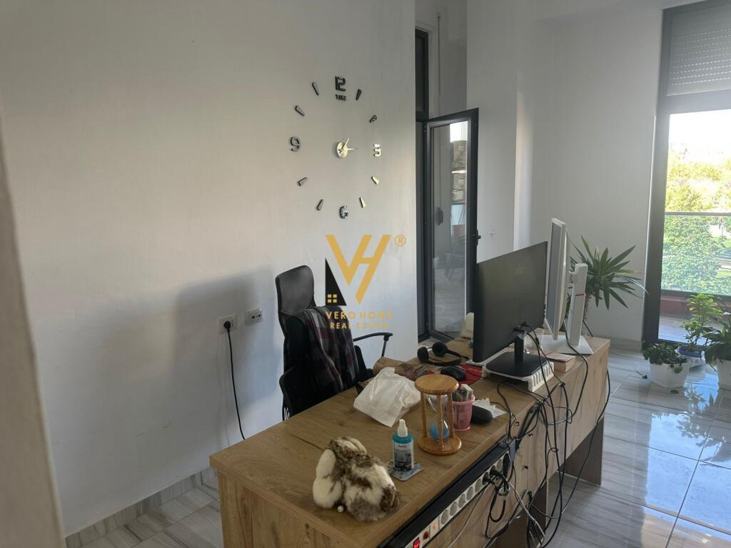OFFICE 134 M2 FOR RENT AT ALI DEMI 650 EURO