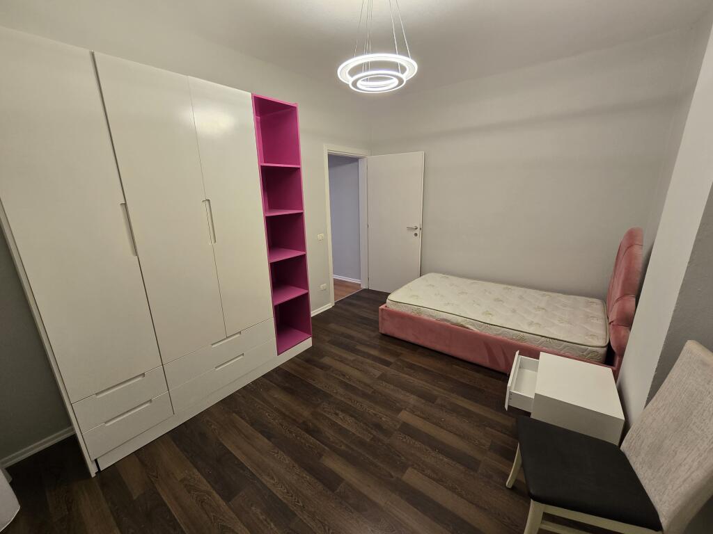 Jepet me qira apartament 2+1 në qendër të Durrësit