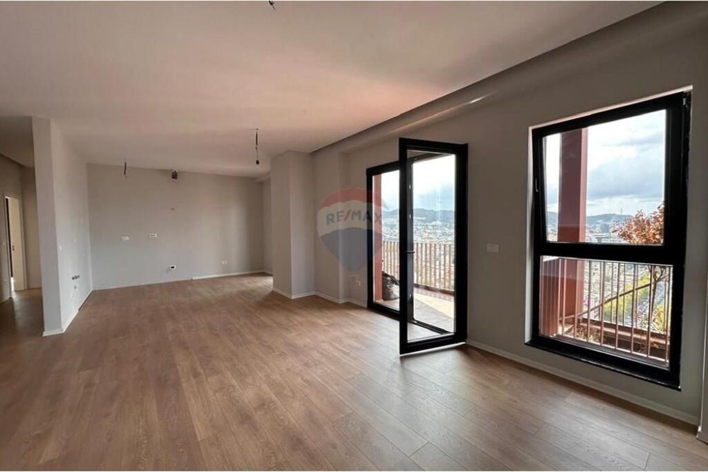 Office for rent at TIRANA GARDEN BUILDING!